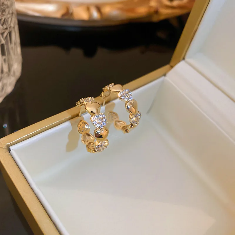 2022 New Arrival Stud Earrings Fashion Round Metal Women Classic Real Gold Plated Love C-shaped Earrings Korean Elegant Jewelry
2022 New Arrival Stud Earrings Fashion Round Metal Women Classic Real Gold Plated Love C-shaped Earrings Korean Elegant Jewelry