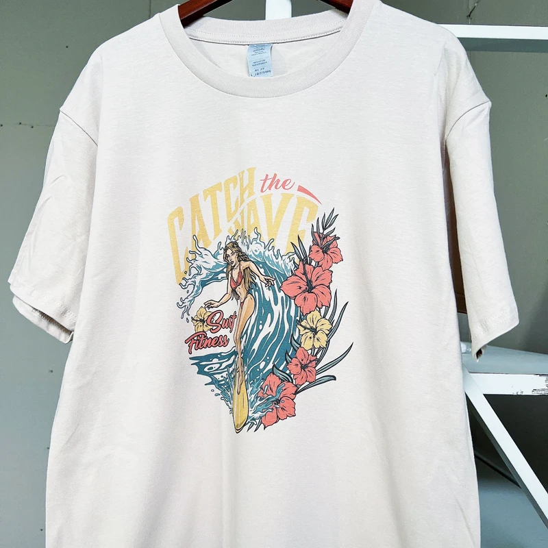 Женская Черная Футболка Catch The Wave с цветочным принтом, Винтажная футболка в стиле бохо с мистическим изображением клестиального орнамента, м...
Женская Черная Футболка Catch The Wave с цветочным принтом, Винтажная футболка в стиле бохо с мистическим изображением клестиального орнамента, м...