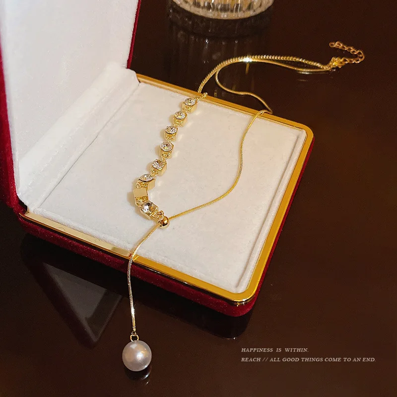 2022 New Trend Full Diamond Pearl Pull-Out Pendant New Light Luxury Design Autumn/Winter Women's Jewellery Gift for Christmas
2022 New Trend Full Diamond Pearl Pull-Out Pendant New Light Luxury Design Autumn/Winter Women's Jewellery Gift for Christmas