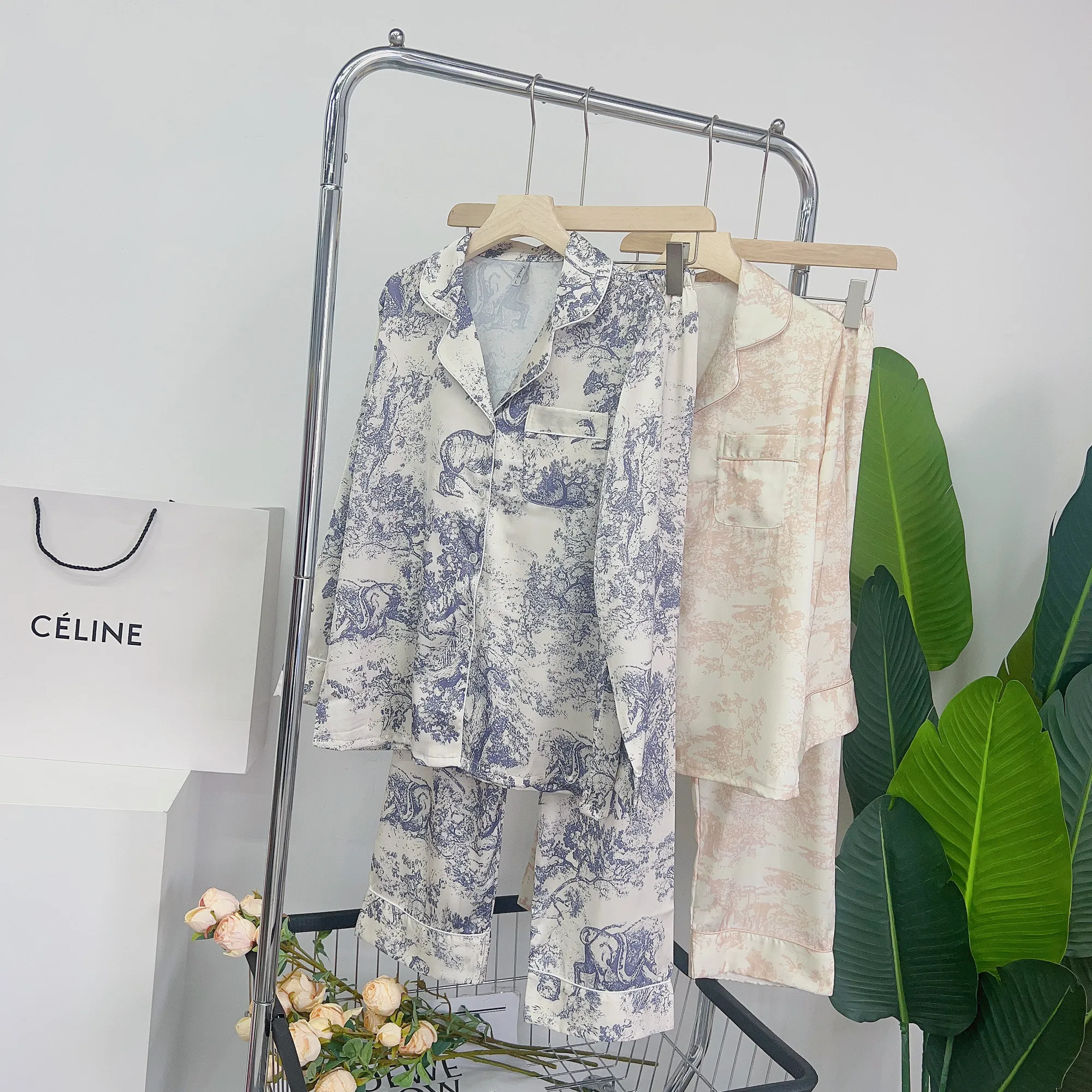 Новинка 2023, шелковая пижама для весны и осени, Женская домашняя одежда из вискозы, женская пижама большого размера с чернильным рисунком, Вы...
Новинка 2023, шелковая пижама для весны и осени, Женская домашняя одежда из вискозы, женская пижама большого размера с чернильным рисунком, Вы...