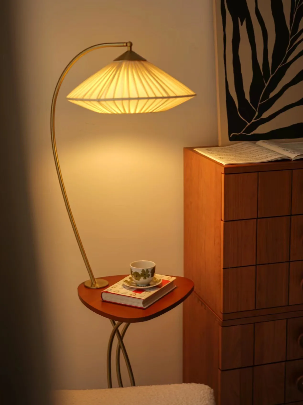 Factory Direct Sales Floor Lamp Living Room Bedroom Vertical Good-looking Design Sense Bedside Coffee Table Retro Lamp
Factory Direct Sales Floor Lamp Living Room Bedroom Vertical Good-looking Design Sense Bedside Coffee Table Retro Lamp