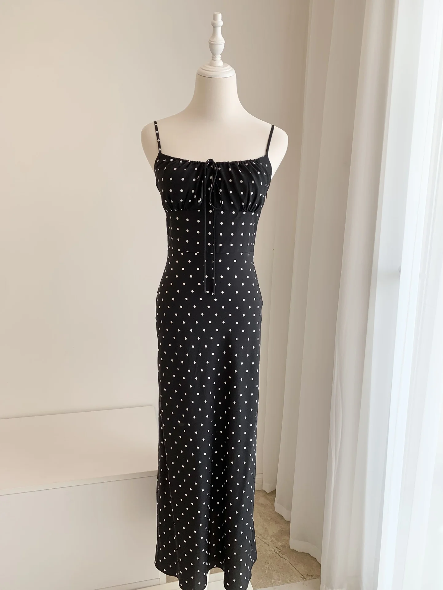 2023 Women's Lace Up Square Collar Pot Print Strapless Slim Silk Midi Dress
2023 Women's Lace Up Square Collar Pot Print Strapless Slim Silk Midi Dress