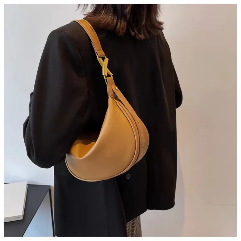 Fashion armpit bag cow leather one shoulder women's bag soft simple French stick bag large capacity casual leather women's bag
Fashion armpit bag cow leather one shoulder women's bag soft simple French stick bag large capacity casual leather women's bag