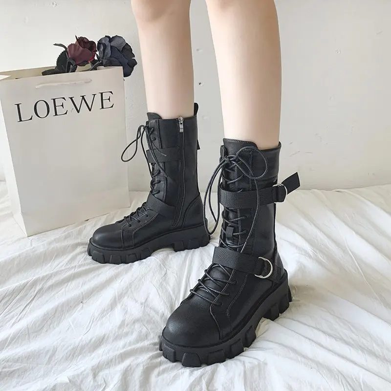 2022 Women's Shoes Autumn Fashion New Motorcycle Style Martin Boots Thick Soles British Style Belt Buckle Short Boots
2022 Women's Shoes Autumn Fashion New Motorcycle Style Martin Boots Thick Soles British Style Belt Buckle Short Boots