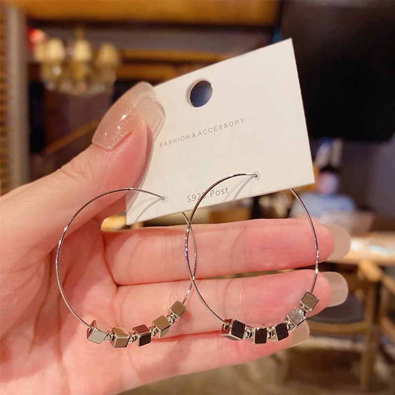 S925 Silver Needle Korean Simple Geometric Circle Style 2022 Trendy High-End Ring Personality Earrings Earrings Women
S925 Silver Needle Korean Simple Geometric Circle Style 2022 Trendy High-End Ring Personality Earrings Earrings Women