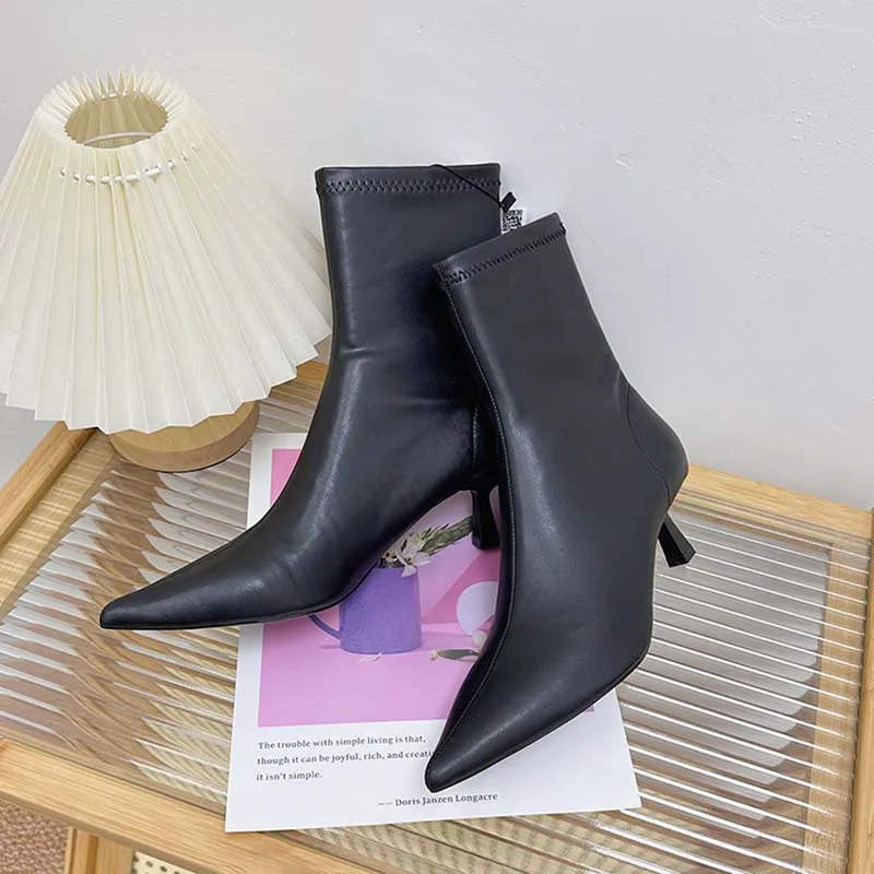 Mid Heel Pointed Short Boots 2023 Autumn/Winter New Large Heel Slim Elastic Women's boots
Mid Heel Pointed Short Boots 2023 Autumn/Winter New Large Heel Slim Elastic Women's boots