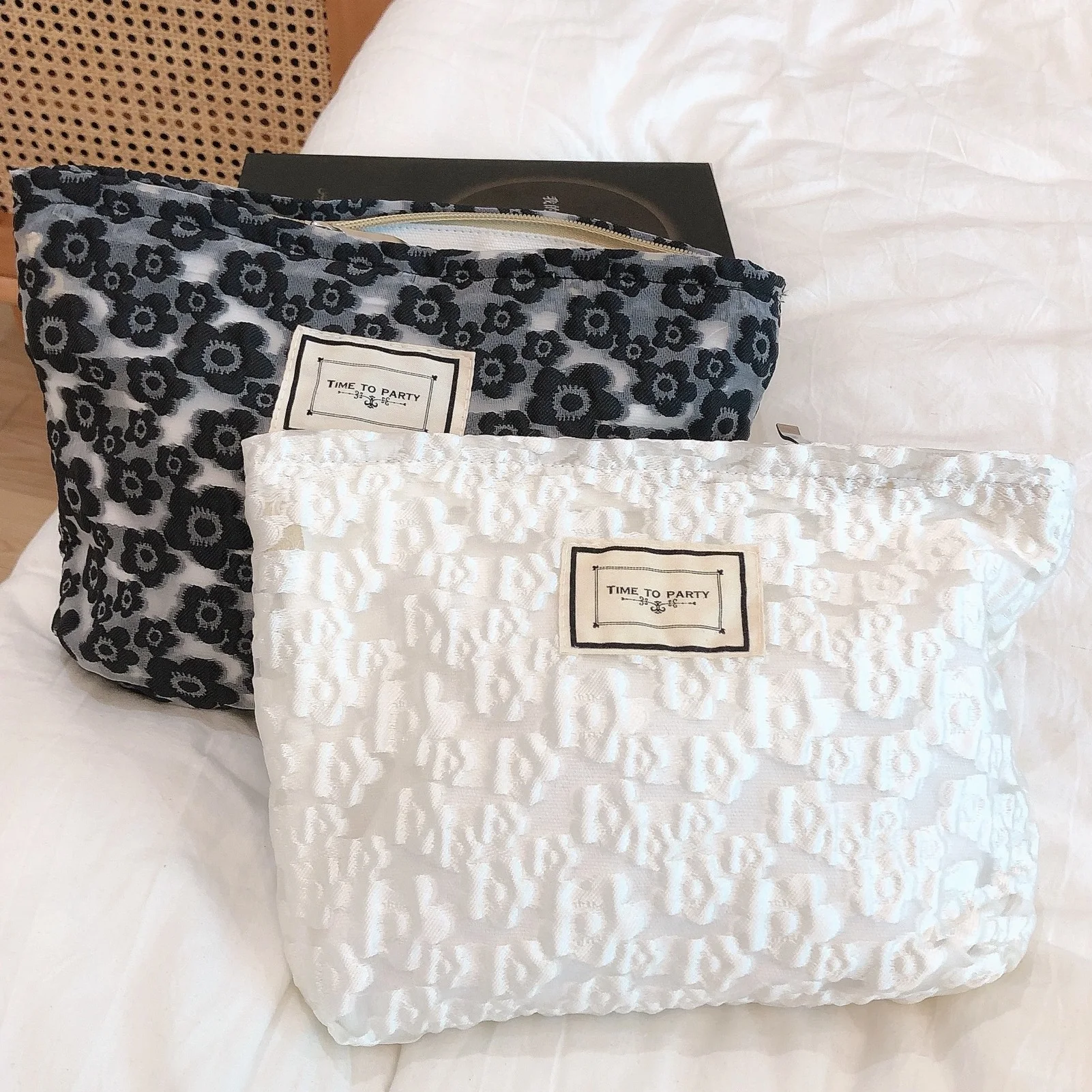 Vintage Floral Women Cosmetic Makeup Bag Travel Beauty Case Brushes Comestics Storage Clutch Toiletry Pouch Pencil Case For Gril
Vintage Floral Women Cosmetic Makeup Bag Travel Beauty Case Brushes Comestics Storage Clutch Toiletry Pouch Pencil Case For Gril