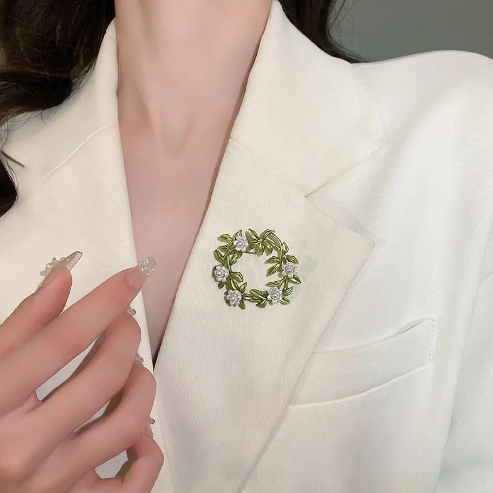1 Pcs Vintage Charm Elegant Exquisite Leaf Luxury Korean Style Brooch Fruit Shape Drip Oil Pin Suit Accessories For Women
1 Pcs Vintage Charm Elegant Exquisite Leaf Luxury Korean Style Brooch Fruit Shape Drip Oil Pin Suit Accessories For Women