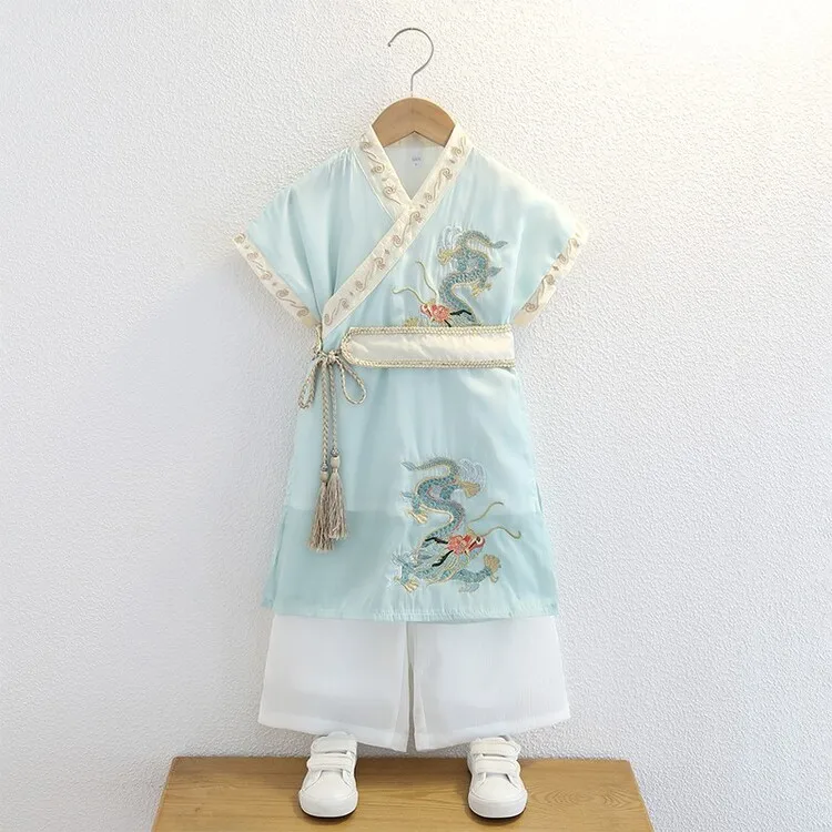 Летний детский костюм Hanfu в китайском стиле с вышивкой дракона Тан для мальчиков комплект из двух предметов
Летний детский костюм Hanfu в китайском стиле с вышивкой дракона Тан для мальчиков комплект из двух предметов