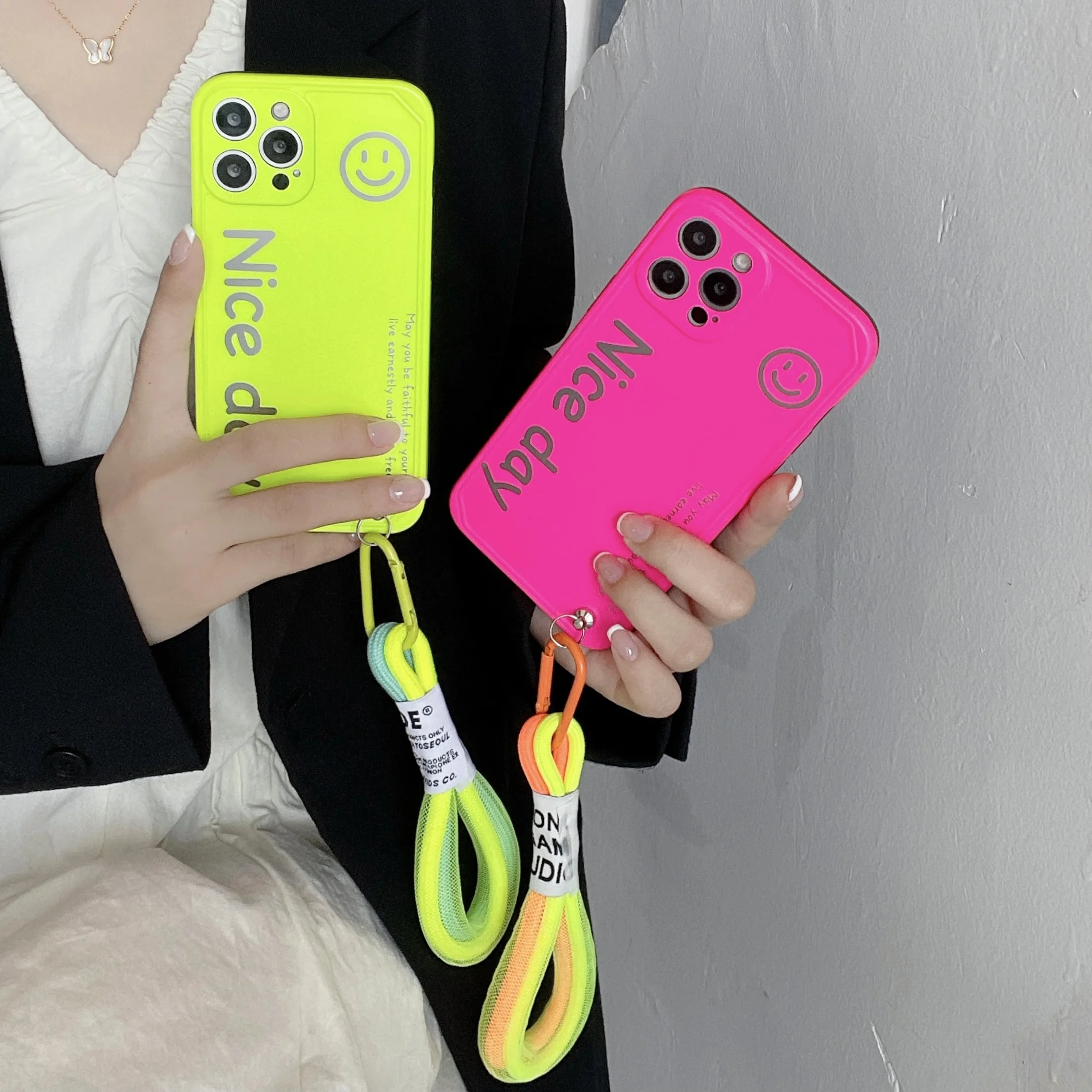 INS Smiley Fluorescence Lanyard Hand Strap Lanyard Silicone Case For iPhone 13 11 12 Pro Max XS XR X 8 7 Plus SE 20 Soft Cover
INS Smiley Fluorescence Lanyard Hand Strap Lanyard Silicone Case For iPhone 13 11 12 Pro Max XS XR X 8 7 Plus SE 20 Soft Cover