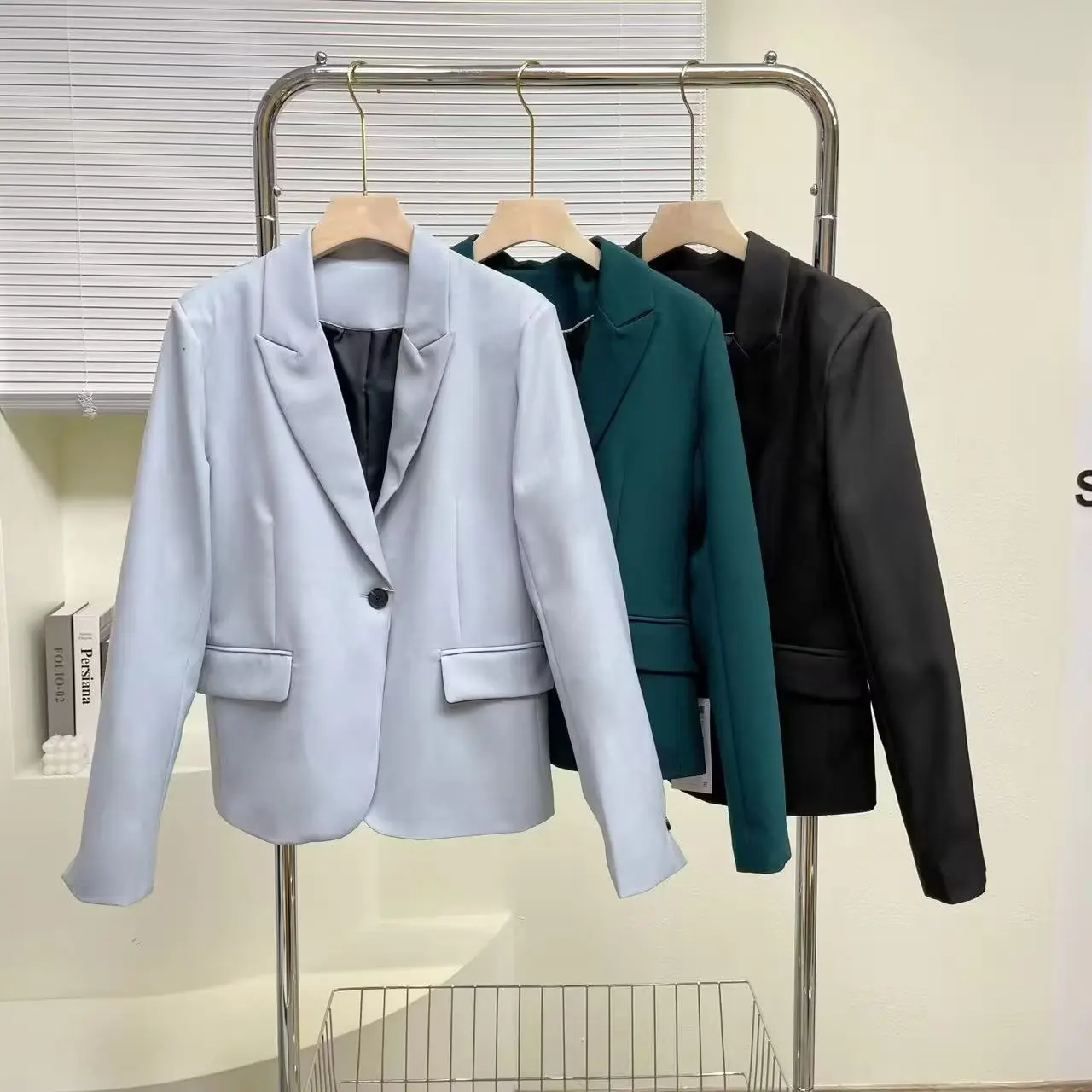Women 2023 New Fashion 3 Colors Basic Paragraph Blazer Coat Vintage Long Sleeve Pockets Female Outerwear Chic
Women 2023 New Fashion 3 Colors Basic Paragraph Blazer Coat Vintage Long Sleeve Pockets Female Outerwear Chic