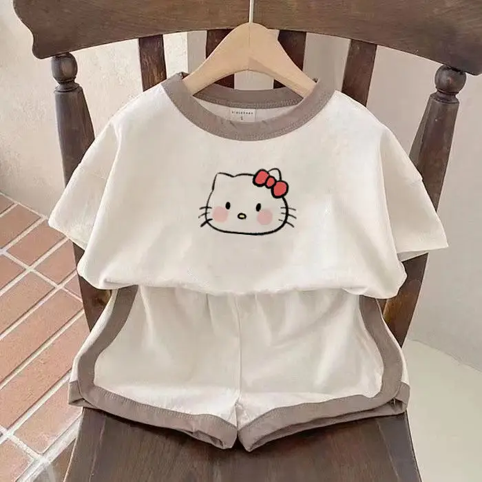 Новый милый костюм Sanrio Cinnamoroll из чистого хлопка с героями мультфильмов HelloKitty и сердечками для девочек, шорты с коротким рукавом, Детский комплект из двух предметов
Новый милый костюм Sanrio Cinnamoroll из чистого хлопка с героями мультфильмов HelloKitty и сердечками для девочек, шорты с коротким рукавом, Детский комплект из двух предметов