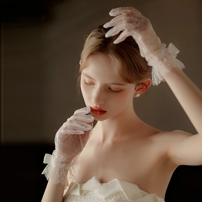 Wedding Bridal Glove Women Etiquette Mesh Gloves Transparent Dot Tulle Gloves Bowknot Full Finger Mittens For Party Dress
Wedding Bridal Glove Women Etiquette Mesh Gloves Transparent Dot Tulle Gloves Bowknot Full Finger Mittens For Party Dress