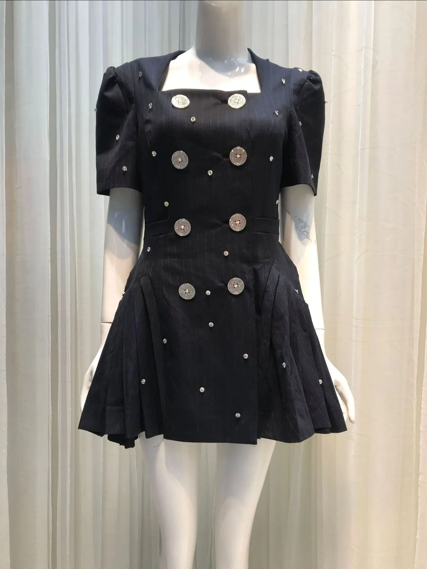 Women Dress Summer Pleated Mini Square Collar Vintage Office Lady Diamonds Beading Buttons Fashion Dress Vestidos Korean
Women Dress Summer Pleated Mini Square Collar Vintage Office Lady Diamonds Beading Buttons Fashion Dress Vestidos Korean