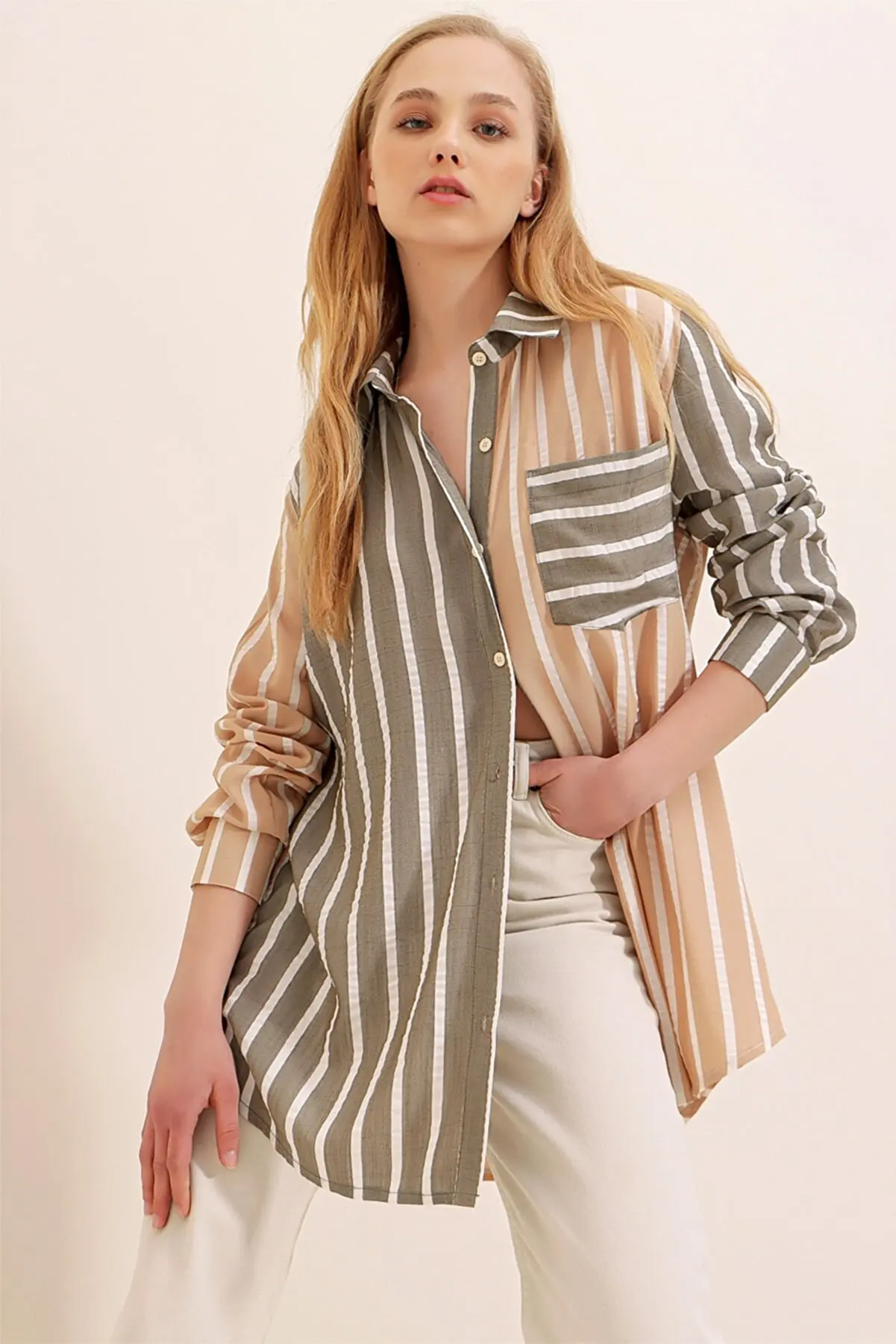 Женская многоцветная рубашка в полоску с одним карманом, красивая и недорогая женская блузка, 94832265
Женская многоцветная рубашка в полоску с одним карманом, красивая и недорогая женская блузка, 94832265