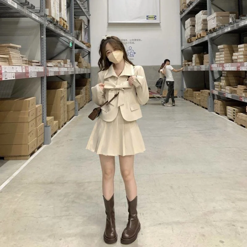 Children's 2022 spring style sweet beautiful girl temperament bow short suit coat pleated skirt
Children's 2022 spring style sweet beautiful girl temperament bow short suit coat pleated skirt