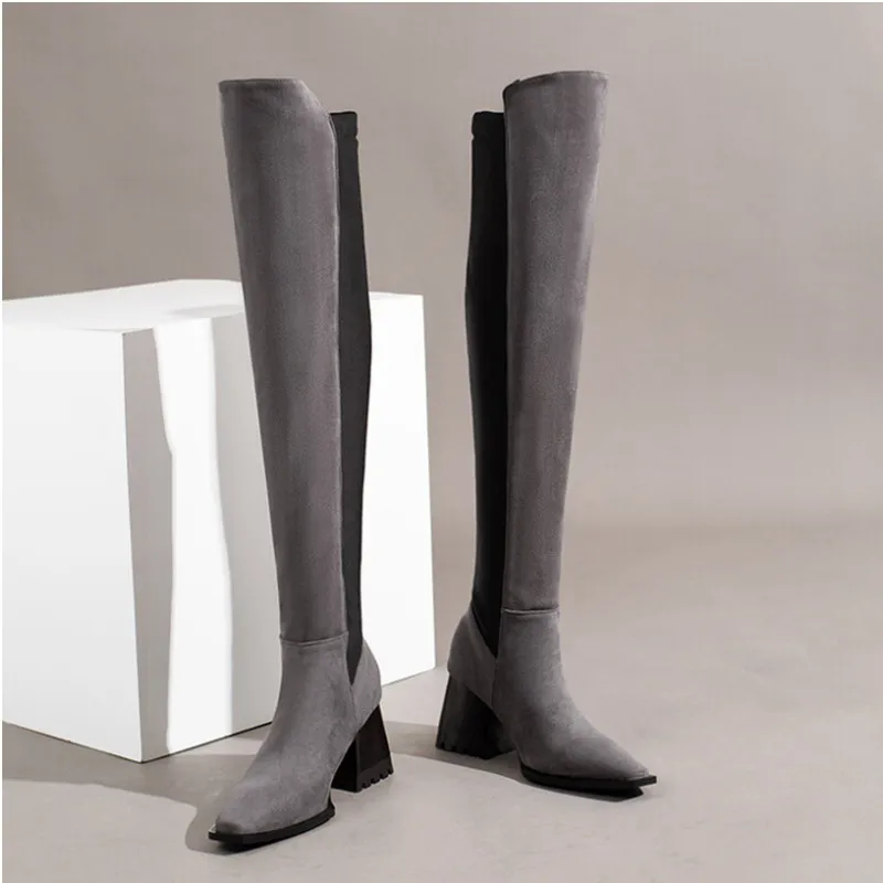 Женские сапоги выше колена на высоком каблуке, размеры 48
Женские сапоги выше колена на высоком каблуке, размеры 48