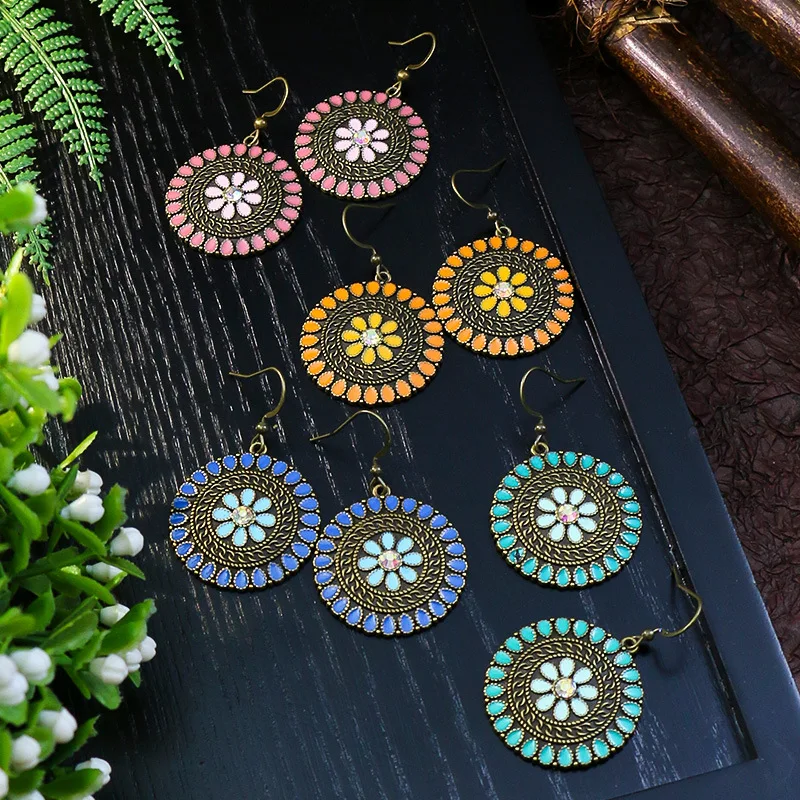 European American Hot Sales Vintage Exaggerated Earring Boho Hollow Enamel Flower Big Pendants Drop Ear Jewelry For Women Gift
European American Hot Sales Vintage Exaggerated Earring Boho Hollow Enamel Flower Big Pendants Drop Ear Jewelry For Women Gift