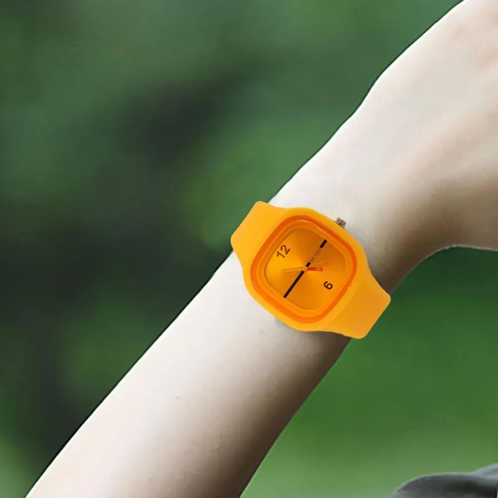 Quartz Wristwatch Men Women Quartz Watch Alloy All-match Stylish Silicone Band Pointer Wrist Watch
Quartz Wristwatch Men Women Quartz Watch Alloy All-match Stylish Silicone Band Pointer Wrist Watch