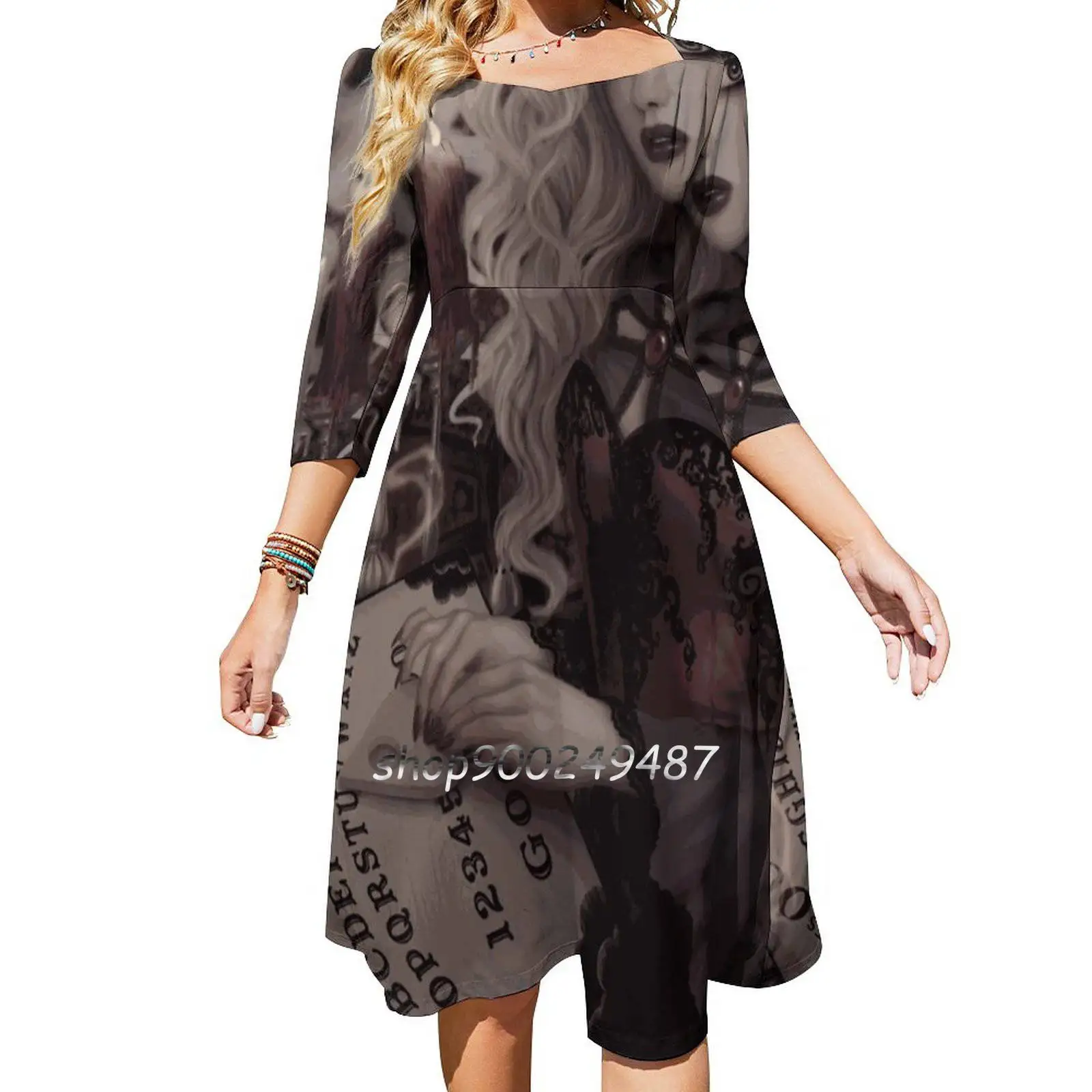 Женское летнее платье с принтом, квадратным вырезом и лямкой на шее
Женское летнее платье с принтом, квадратным вырезом и лямкой на шее