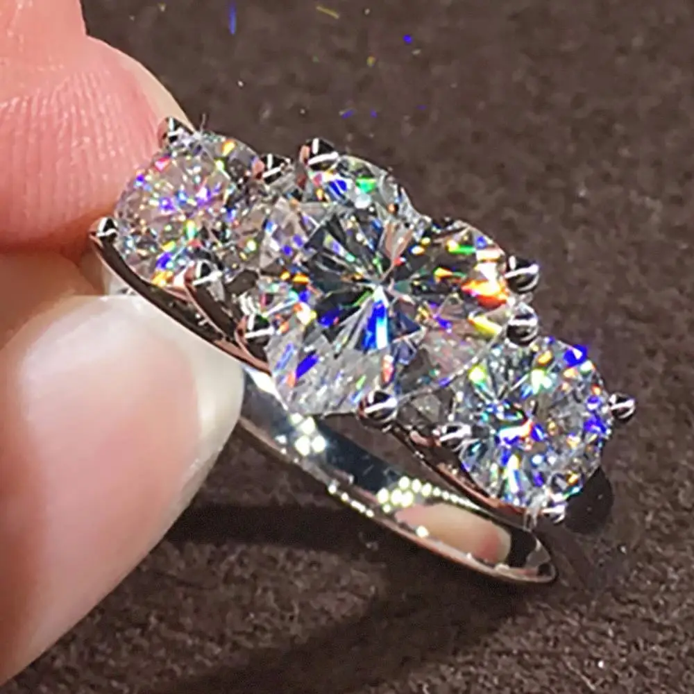 Женское кольцо из белого золота 1,5 пробы, с муассанитом
Женское кольцо из белого золота 1,5 пробы, с муассанитом