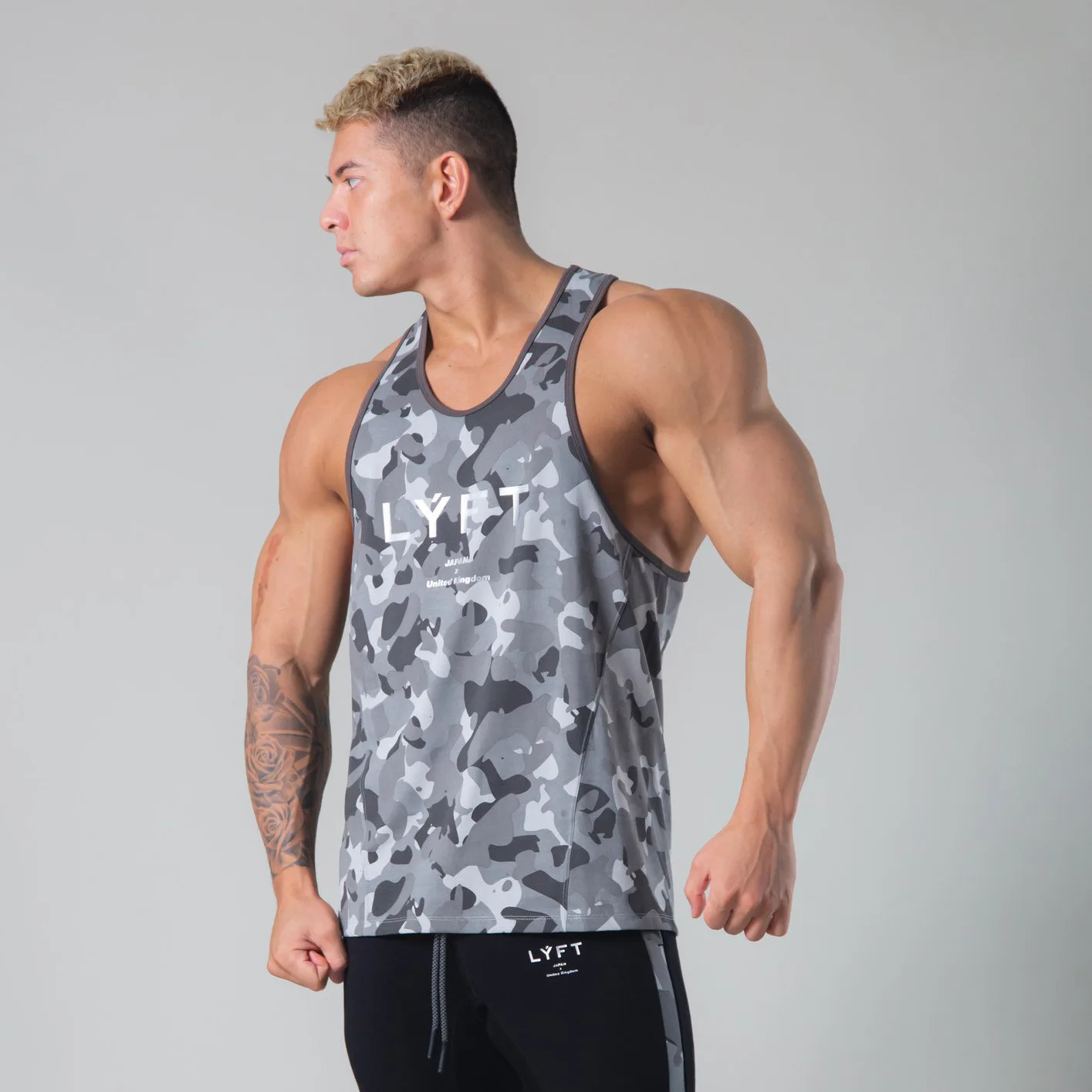 Muscle fitness men's sport spliced vest leisure training breathable stretch leisure sleeveless H-shaped vest
Muscle fitness men's sport spliced vest leisure training breathable stretch leisure sleeveless H-shaped vest