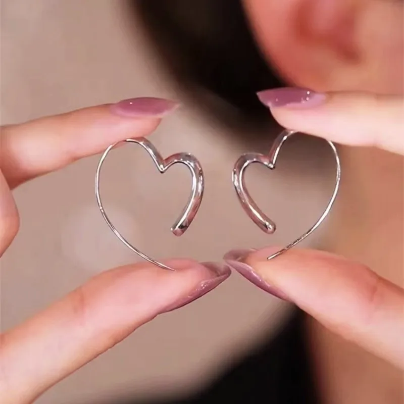 Metal Wire Heart Hoop Earrings For Women Cute Romantic Fancy Fashion Jewelry 2023 New Design Love Styles Gifts Accessories
Metal Wire Heart Hoop Earrings For Women Cute Romantic Fancy Fashion Jewelry 2023 New Design Love Styles Gifts Accessories