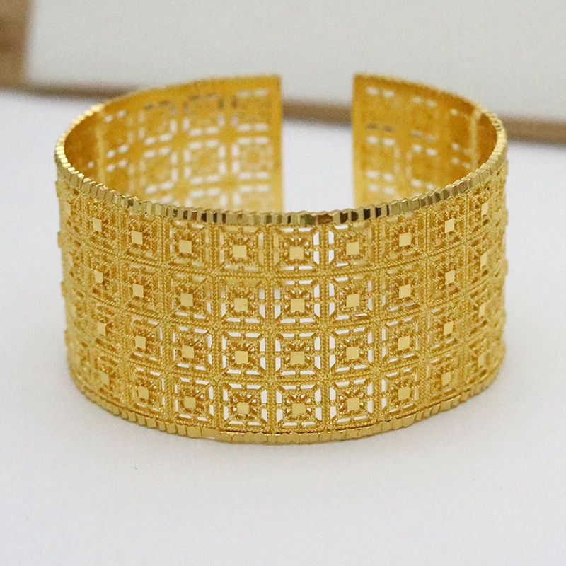 Luxury 24k Dubai Ladies Large Gold Bracelet Ladies Wedding Bridal Bracelet Arabian Jewelry Bracelet Africa Middle East 
Luxury 24k Dubai Ladies Large Gold Bracelet Ladies Wedding Bridal Bracelet Arabian Jewelry Bracelet Africa Middle East