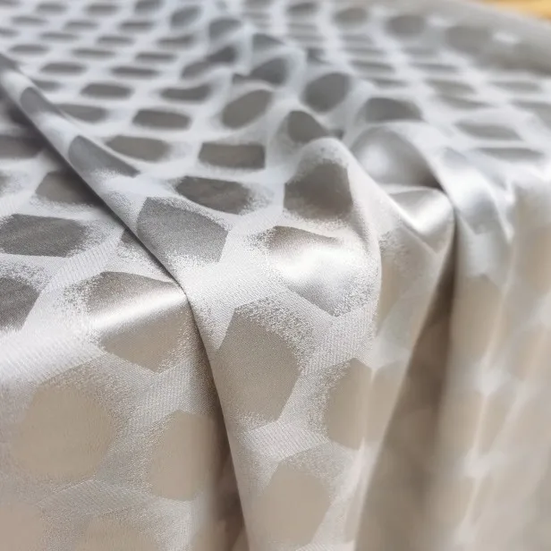 1 м X 1,1 м тянущаяся шелковая ткань шармёз двойной жоржет шелк жаккард геометрический
1 м X 1,1 м тянущаяся шелковая ткань шармёз двойной жоржет шелк жаккард геометрический