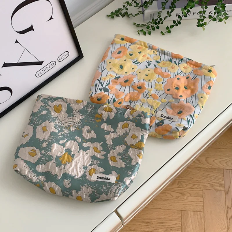 Jacquard Cosmetic Bag Women Storage Bag Large Capacity Portable Travel Toiletry Bag Vintage Ladies Clutch Bag Female Makeup Bag
Jacquard Cosmetic Bag Women Storage Bag Large Capacity Portable Travel Toiletry Bag Vintage Ladies Clutch Bag Female Makeup Bag