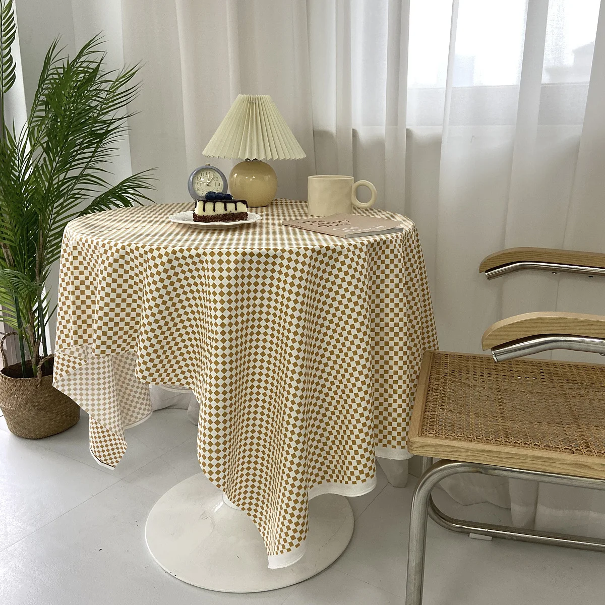 Small Yellow Plaid Rectangular Tablecloth Desk Dining Table Home House Decoration Cafe B & B Soft Decoration Background Fabric
Small Yellow Plaid Rectangular Tablecloth Desk Dining Table Home House Decoration Cafe B & B Soft Decoration Background Fabric