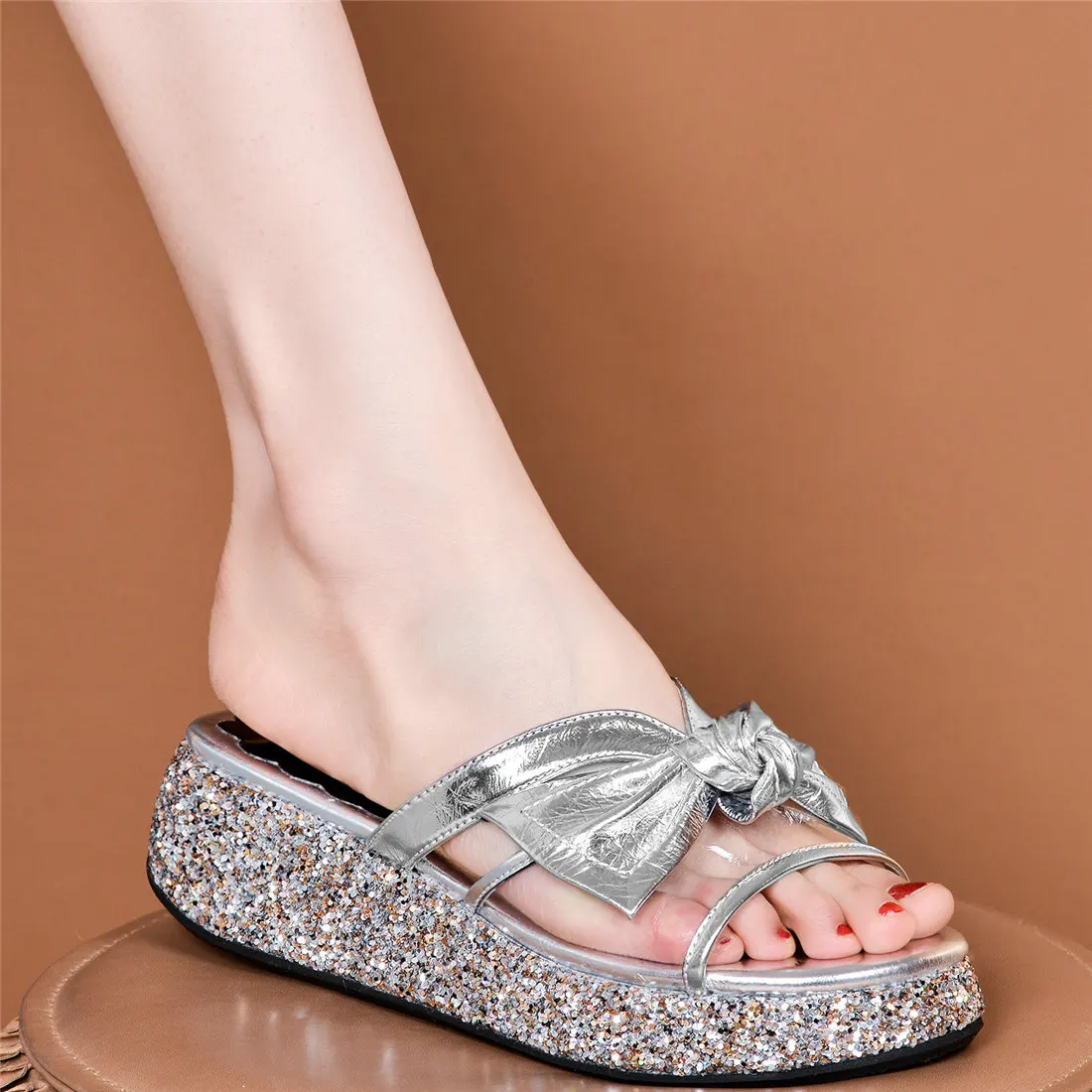 Wedges Party Slippers Women Genuine Leather High Heel Mules Female Summer Open Toe Pumps Platform Gladiator Sandals Casual Shoes
Wedges Party Slippers Women Genuine Leather High Heel Mules Female Summer Open Toe Pumps Platform Gladiator Sandals Casual Shoes