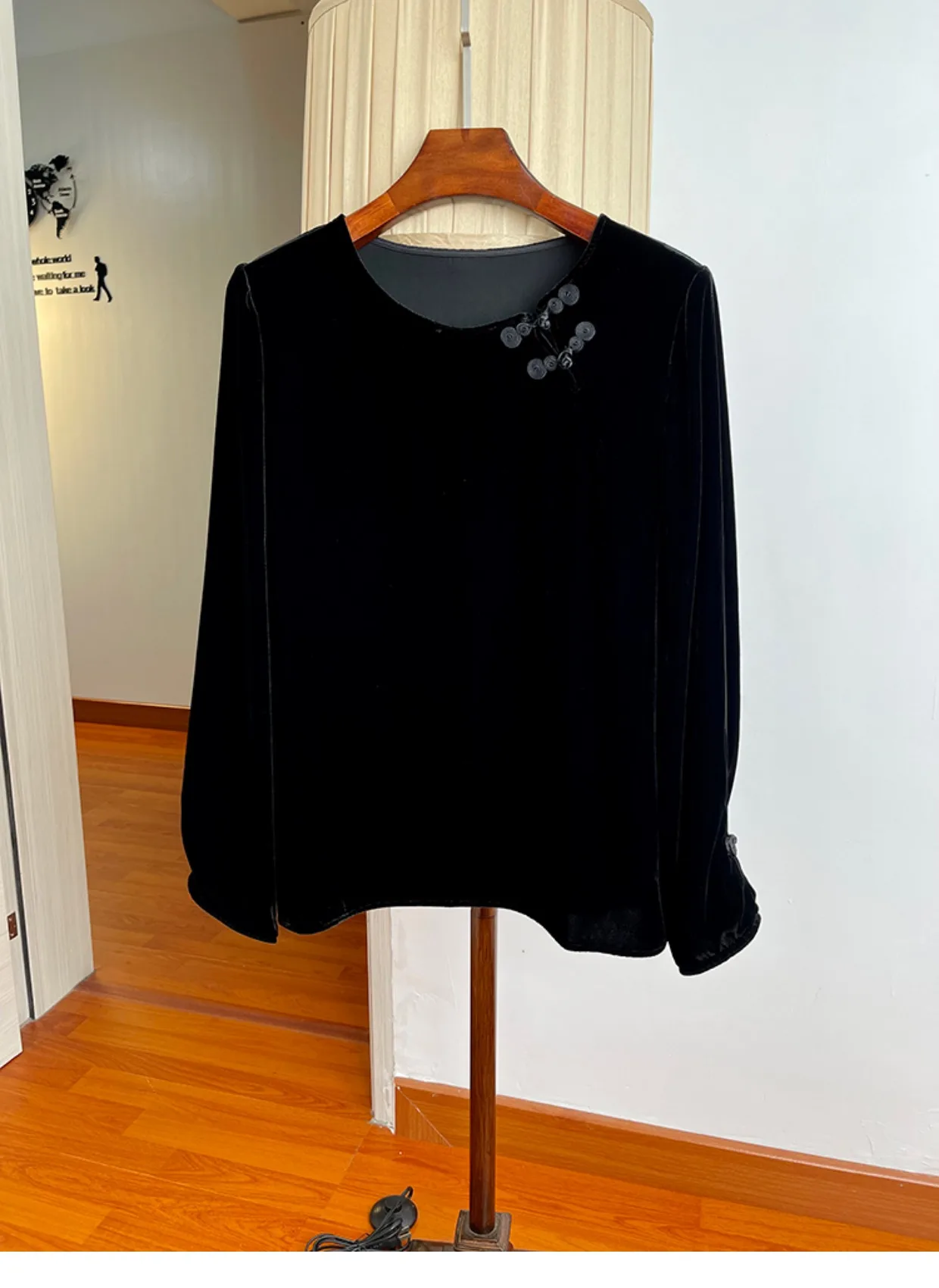 Europe Style Autumn New Designer Women's High Quality Silk Velvet Lantern Sleeves Blouses Top B726
Europe Style Autumn New Designer Women's High Quality Silk Velvet Lantern Sleeves Blouses Top B726