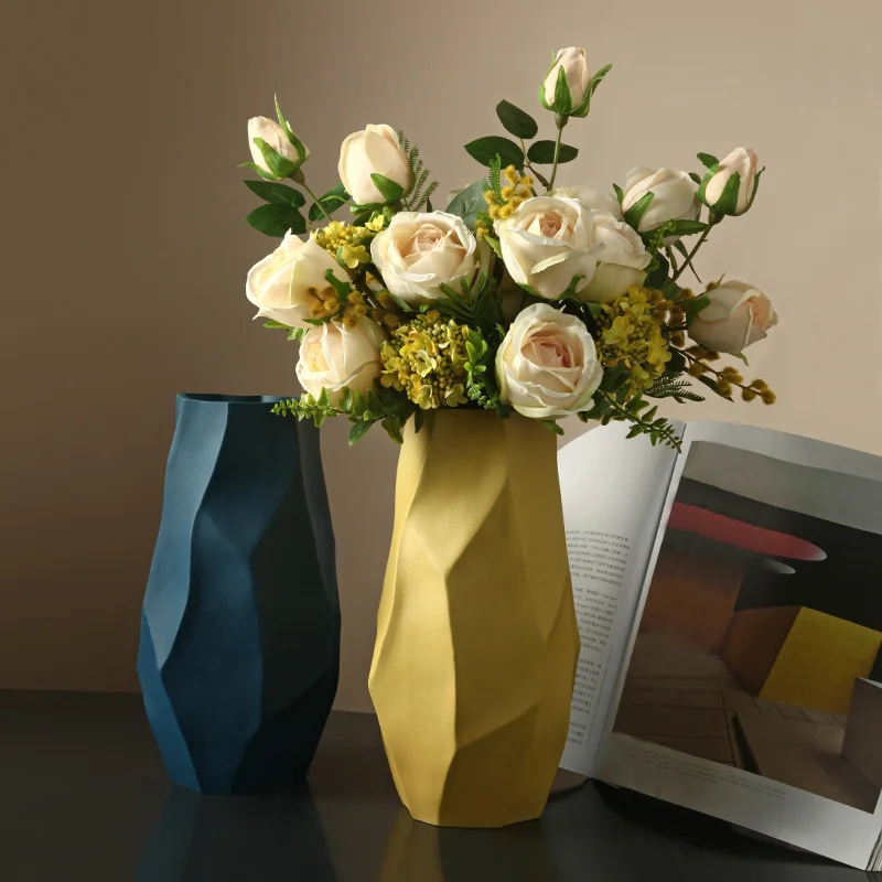 Nordic creative ceramic vase living room flower arrangement light luxury geometry TV cabinet large dining table home decoration
Nordic creative ceramic vase living room flower arrangement light luxury geometry TV cabinet large dining table home decoration