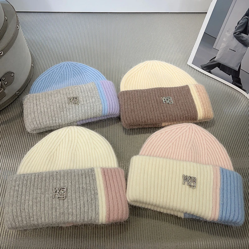 Designer Brand Rhinestones Letter Winter Hat for Women Real Rabbit Fur Warm Knitted Hat Lady Color Matching Skullies Beanies Cap
Designer Brand Rhinestones Letter Winter Hat for Women Real Rabbit Fur Warm Knitted Hat Lady Color Matching Skullies Beanies Cap