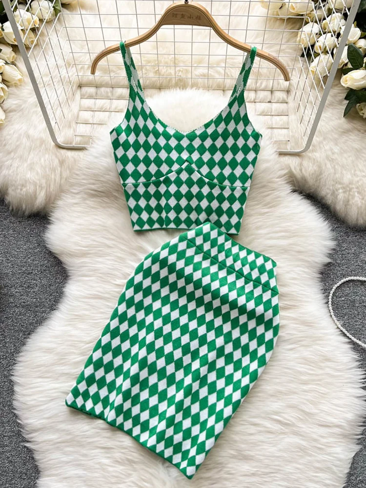 YuooMuoo Women Two Piece Dress Suits Set 2022 Summer Fashion Geometry Knitted Cami Tops and High Waist Package Hips Mini Skirts
YuooMuoo Women Two Piece Dress Suits Set 2022 Summer Fashion Geometry Knitted Cami Tops and High Waist Package Hips Mini Skirts