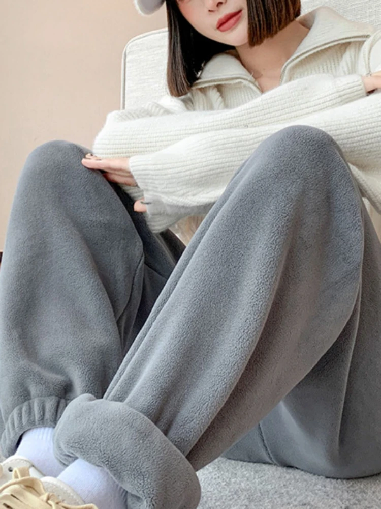 Casual Women's Winter Pants Warm Harem Velvet Wide Leg Cargo Trousers Loose Oversize Sweatpants Vintage Fleece Pants for Women
Casual Women's Winter Pants Warm Harem Velvet Wide Leg Cargo Trousers Loose Oversize Sweatpants Vintage Fleece Pants for Women