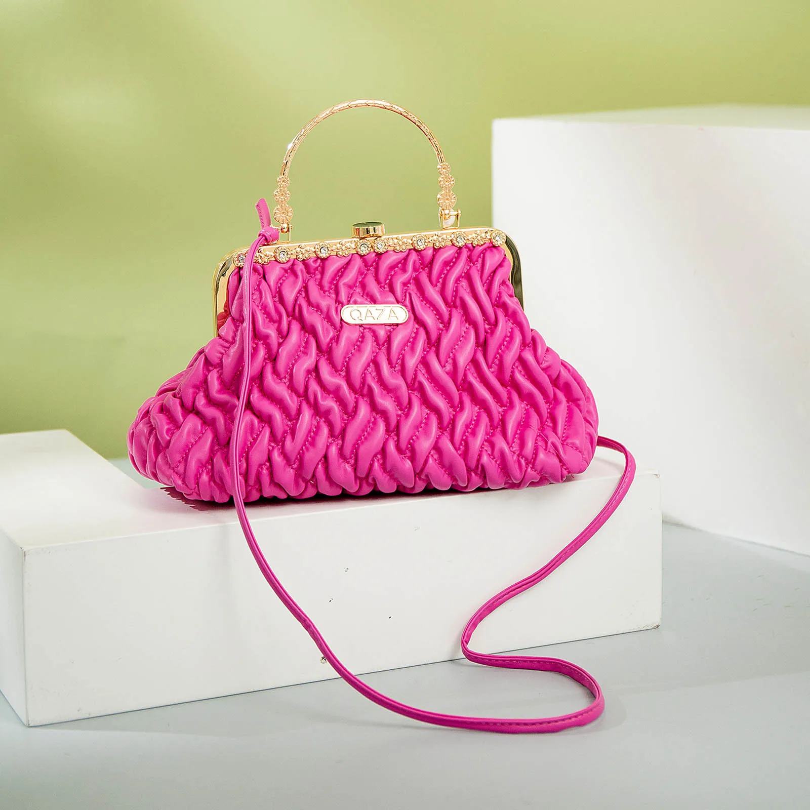 Customized new trendy diamond-studded square bag summer mini simple handbagbags for women 2022 new luxury handbags
Customized new trendy diamond-studded square bag summer mini simple handbagbags for women 2022 new luxury handbags