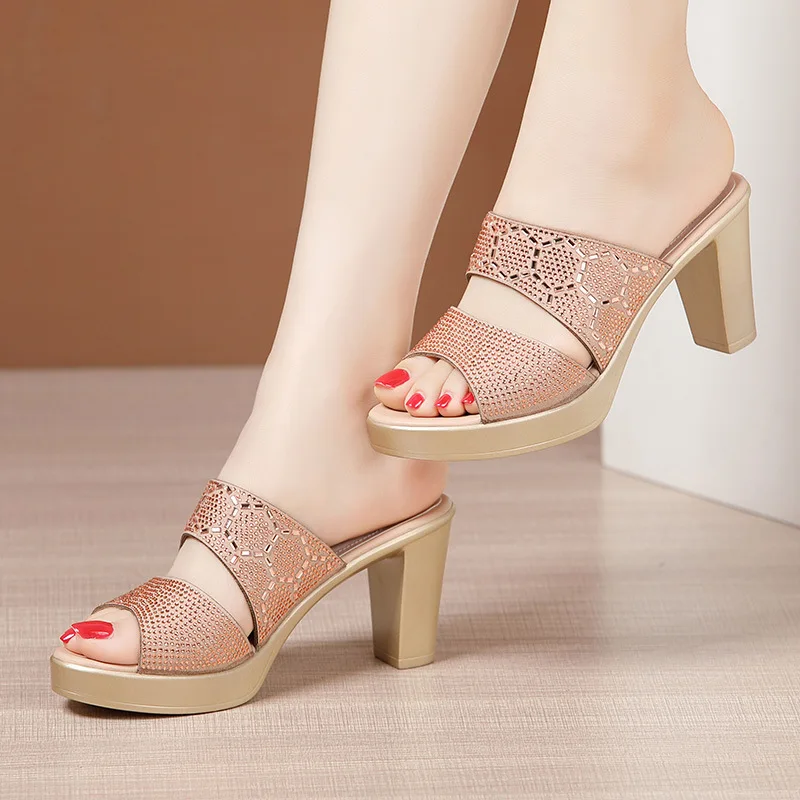 Plus Size 32-43 Elegant Rhinestone Gold Wedding Shoes Summer Slippers 2023 Women's Block High Heels Slides for Office Model
Plus Size 32-43 Elegant Rhinestone Gold Wedding Shoes Summer Slippers 2023 Women's Block High Heels Slides for Office Model
