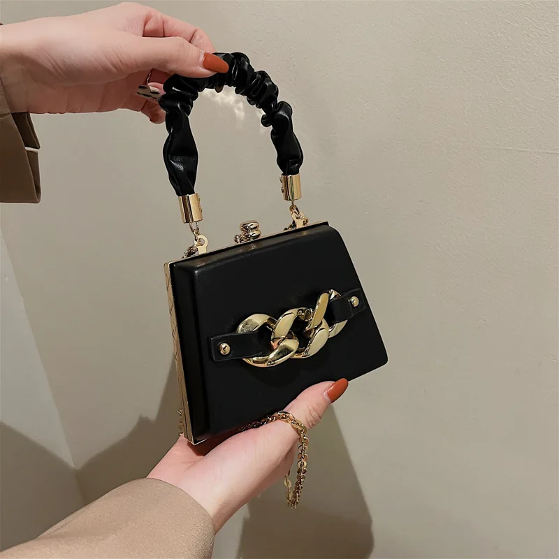 Vintage Small Shoulder Messenger Bag for Women Fashion Crossbody Handbags Purse Female Chains Decor Designer Bag
Vintage Small Shoulder Messenger Bag for Women Fashion Crossbody Handbags Purse Female Chains Decor Designer Bag