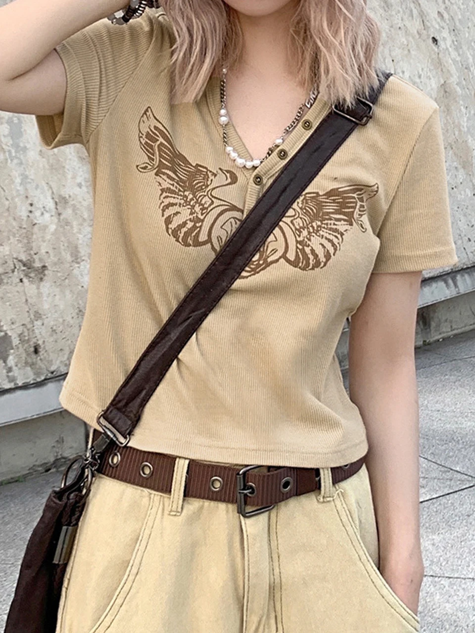 2022 Summer Butterfly Print Y2k Women's T-shirts Short Sleeve T-shirt Women's Slim Button V-neck Pullover Short Casual Crop Top
2022 Summer Butterfly Print Y2k Women's T-shirts Short Sleeve T-shirt Women's Slim Button V-neck Pullover Short Casual Crop Top