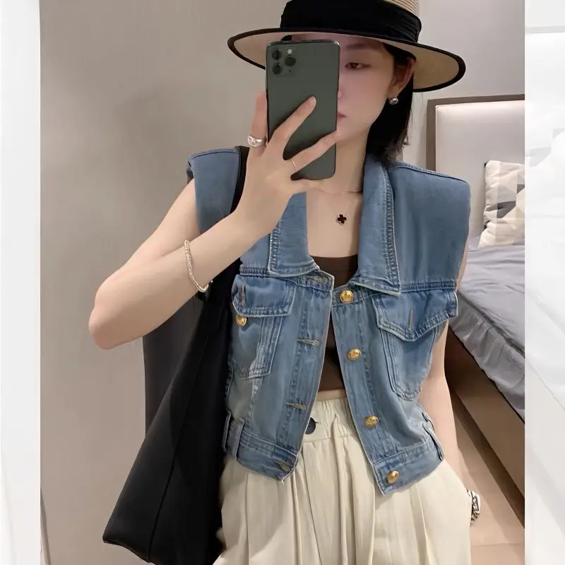 Vintage Denim Waistcoat Jacket 2023 Spring New Short Slim Sleeveless Coat Vest Plus Size Single Breasted Solid Casual Tops Q227
Vintage Denim Waistcoat Jacket 2023 Spring New Short Slim Sleeveless Coat Vest Plus Size Single Breasted Solid Casual Tops Q227