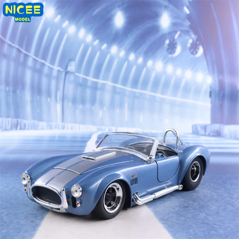 1:24 1965 Shelby COBRA 427 S/C High Simulation Diecast Car Metal Alloy Model Car Children's toys collection gifts J167
1:24 1965 Shelby COBRA 427 S/C High Simulation Diecast Car Metal Alloy Model Car Children's toys collection gifts J167