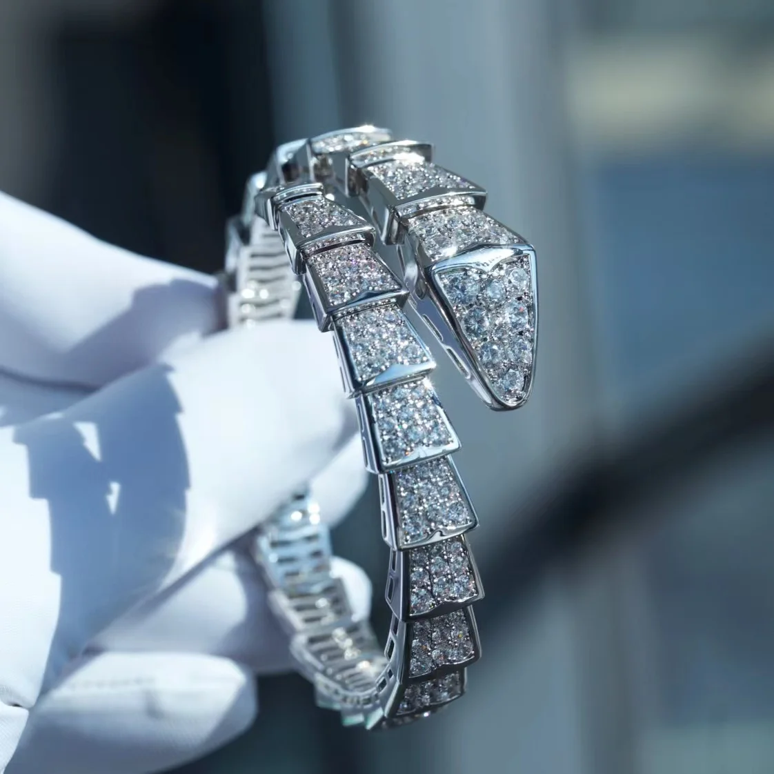 925 Sterling Silver Elastic Zircon Snake Bone Snake Head Bracelet Ladies Fashion Brand Light Luxury Banquet Top Jewelry
925 Sterling Silver Elastic Zircon Snake Bone Snake Head Bracelet Ladies Fashion Brand Light Luxury Banquet Top Jewelry