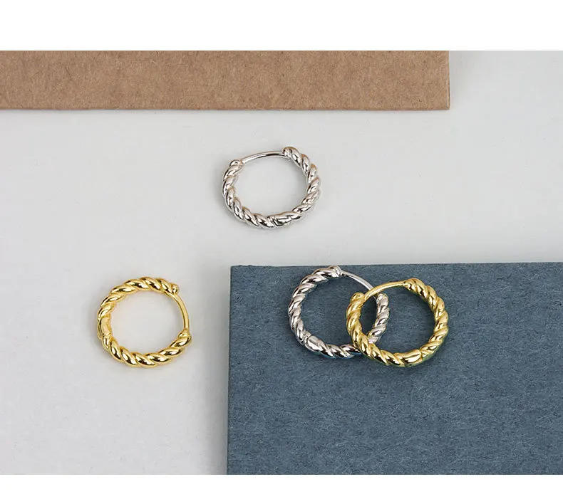 Серебряные металлические гофрированные круглые серьги-кольца, глянцевые вогнутые серьги, винтажные тайские съемные серьги для женщин
Серебряные металлические гофрированные круглые серьги-кольца, глянцевые вогнутые серьги, винтажные тайские съемные серьги для женщин