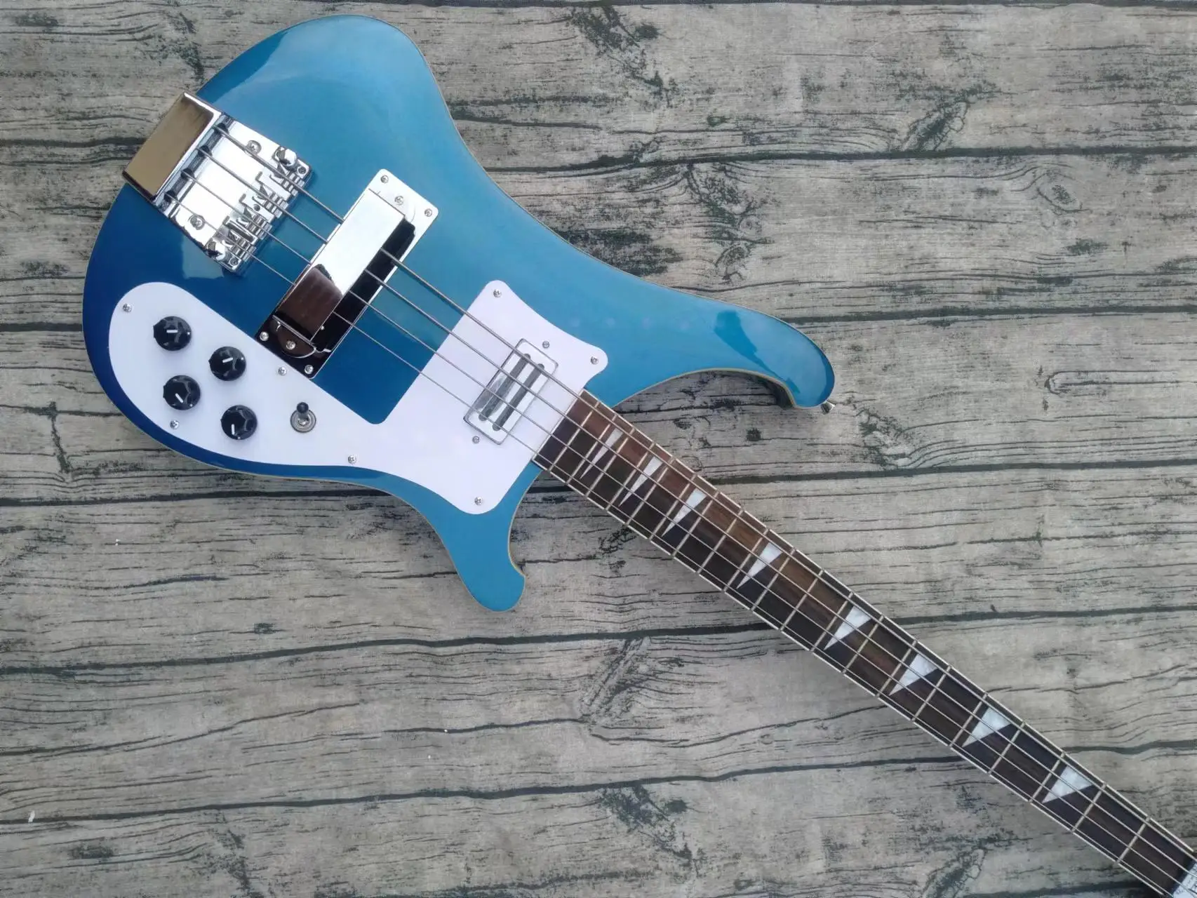 Фабричное производство, Черная веревка Rickenback 4003 Ricken fireglo bass-4 электрическая Акула-бас, вставленная в ободок
Фабричное производство, Черная веревка Rickenback 4003 Ricken fireglo bass-4 электрическая Акула-бас, вставленная в ободок