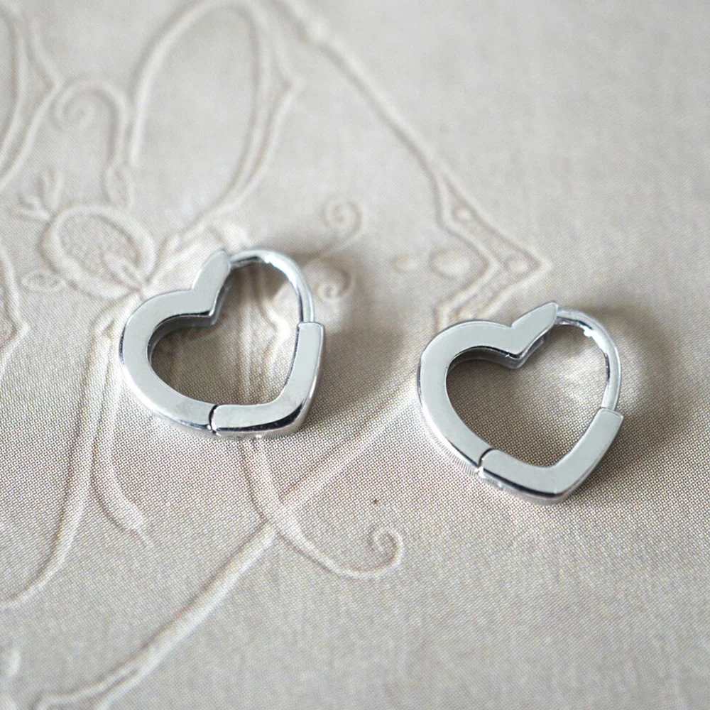CAOSHI Dainty Lady's Hoop Earrings Delicate Heart Shape Design Jewelry for Daily Wear Trendy Female Versatile Accessories Gift
CAOSHI Dainty Lady's Hoop Earrings Delicate Heart Shape Design Jewelry for Daily Wear Trendy Female Versatile Accessories Gift