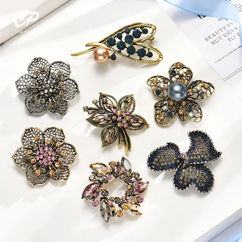 Vintage Flower Brooch Wholesale Collar Buckle Silk Scarf Buckle Pearl Petal Rhinestone Metal Corsage
Vintage Flower Brooch Wholesale Collar Buckle Silk Scarf Buckle Pearl Petal Rhinestone Metal Corsage