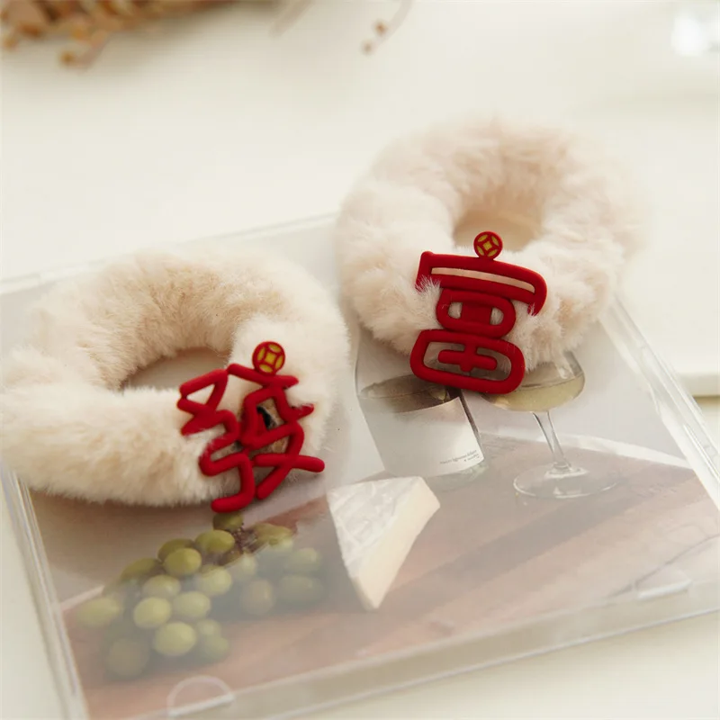 White Color Plush Hair Tie Cute Imitating Rabbit Furry Hair Ring Christmas Plush Hair Rope Santa Claus Design
White Color Plush Hair Tie Cute Imitating Rabbit Furry Hair Ring Christmas Plush Hair Rope Santa Claus Design