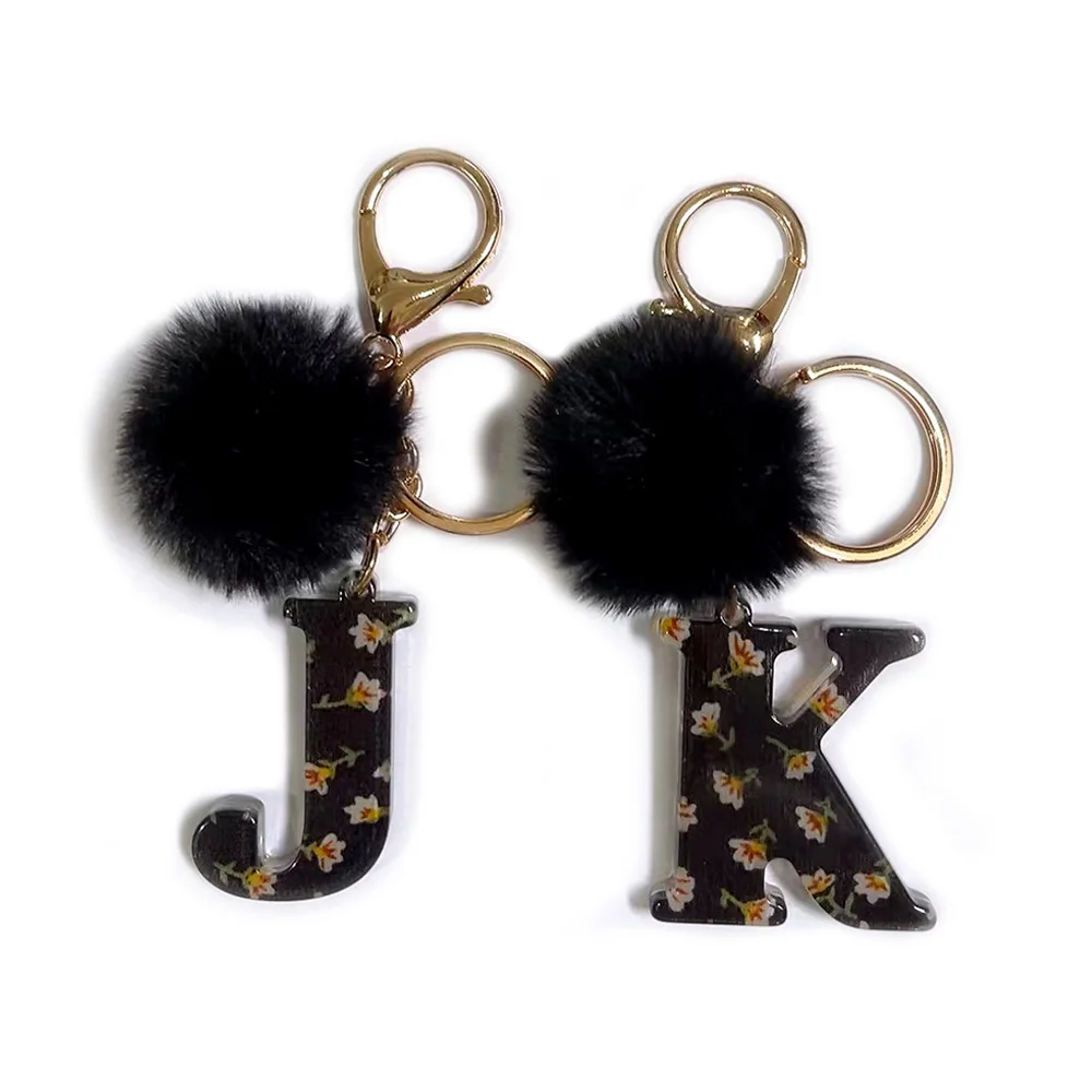 Брелок для ключей с акриловым цветком и черным меховым помпоном 
Брелок для ключей с акриловым цветком и черным меховым помпоном